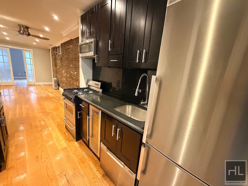 West 53 Street - Photo 7