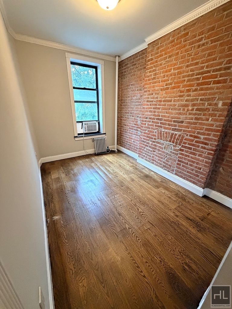 West 52 Street - Photo 5