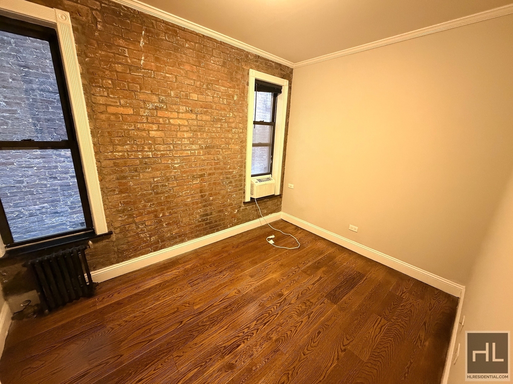 West 52nd Street - Photo 3