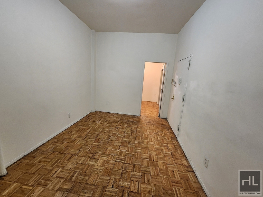 East 89 Street - Photo 1