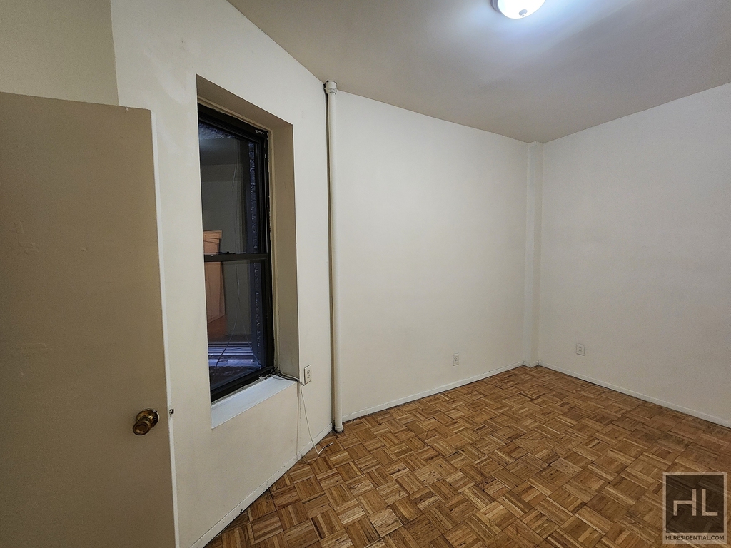 East 89 Street - Photo 0