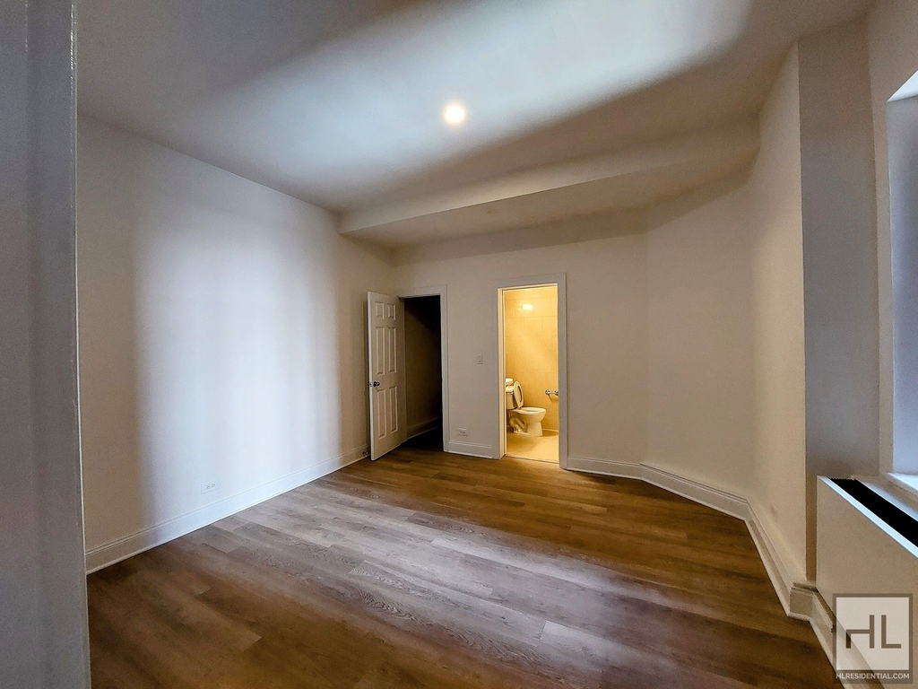 West 34th Street - Photo 0