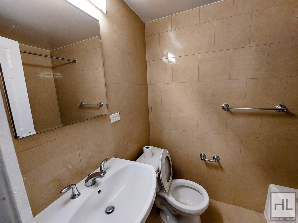West 34th Street - Photo 3