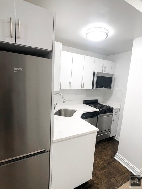 East 56 Street - Photo 2