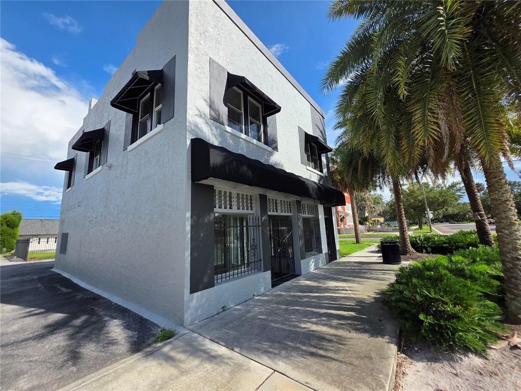 217 S Oak Avenue - Photo 1