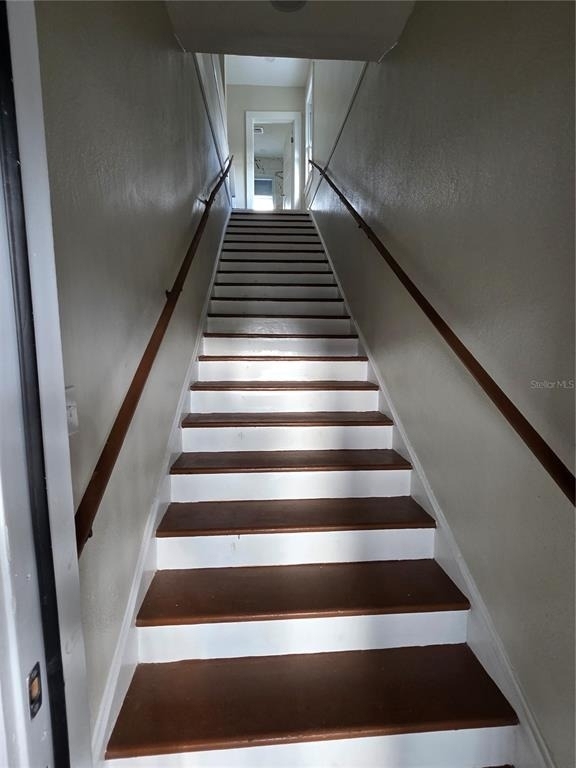 217 S Oak Avenue - Photo 2