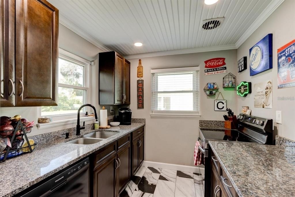 144 Ellison Avenue - Photo 6