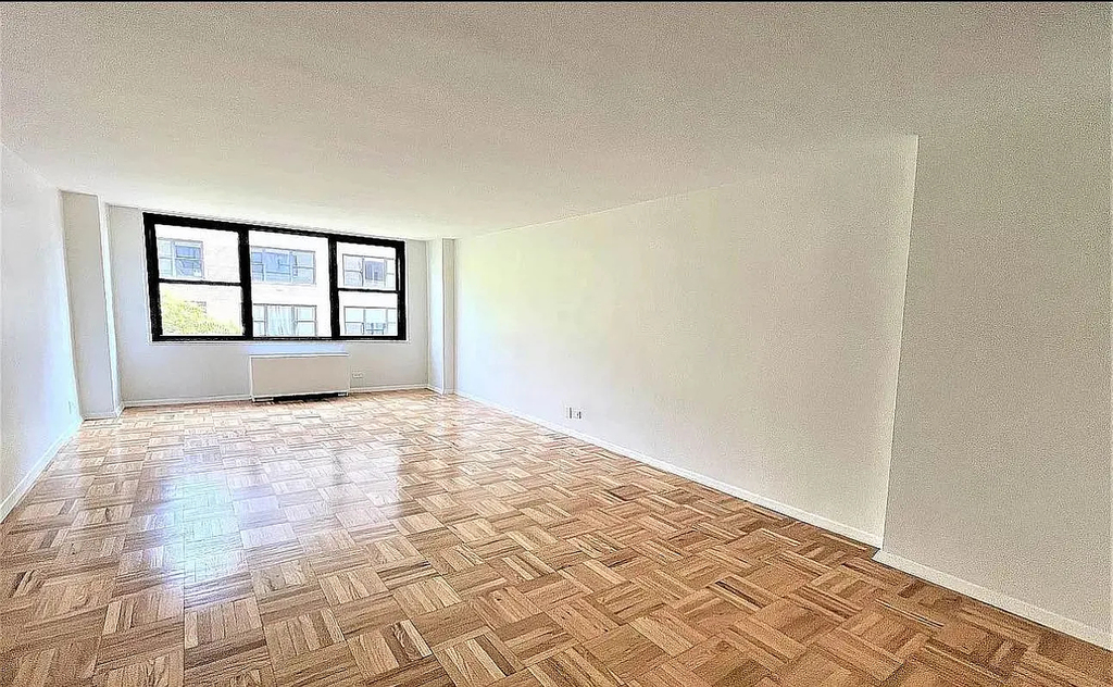 333 East 49th Street - Photo 1