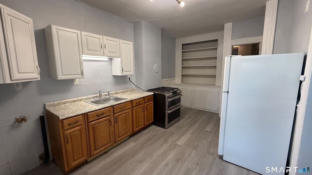 242 Madison Avenue - Photo 0