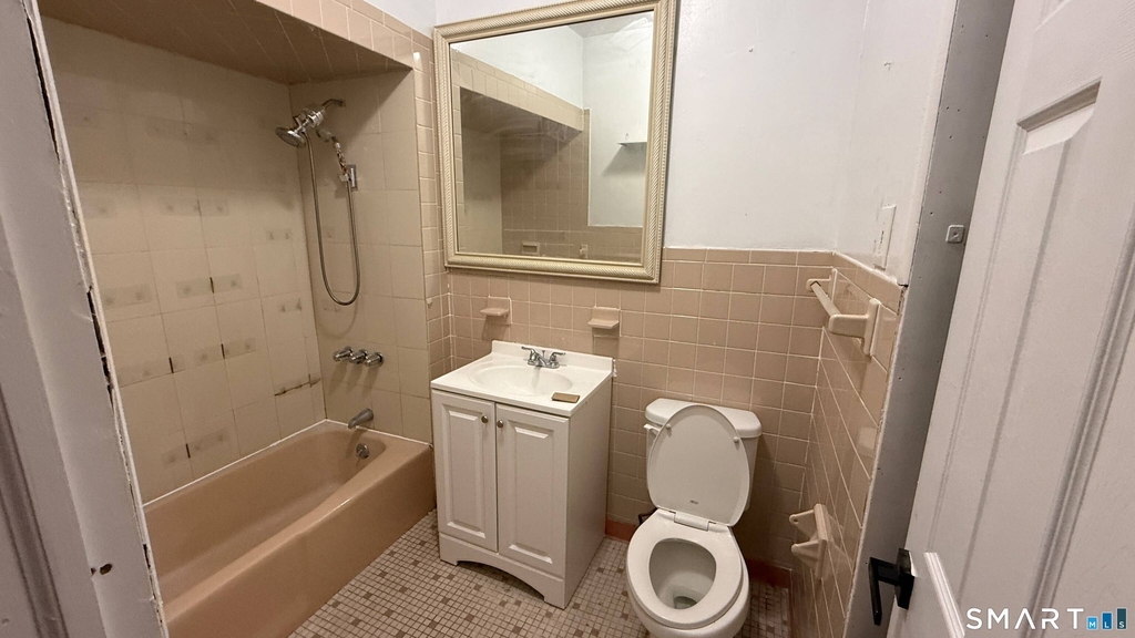 242 Madison Avenue - Photo 8