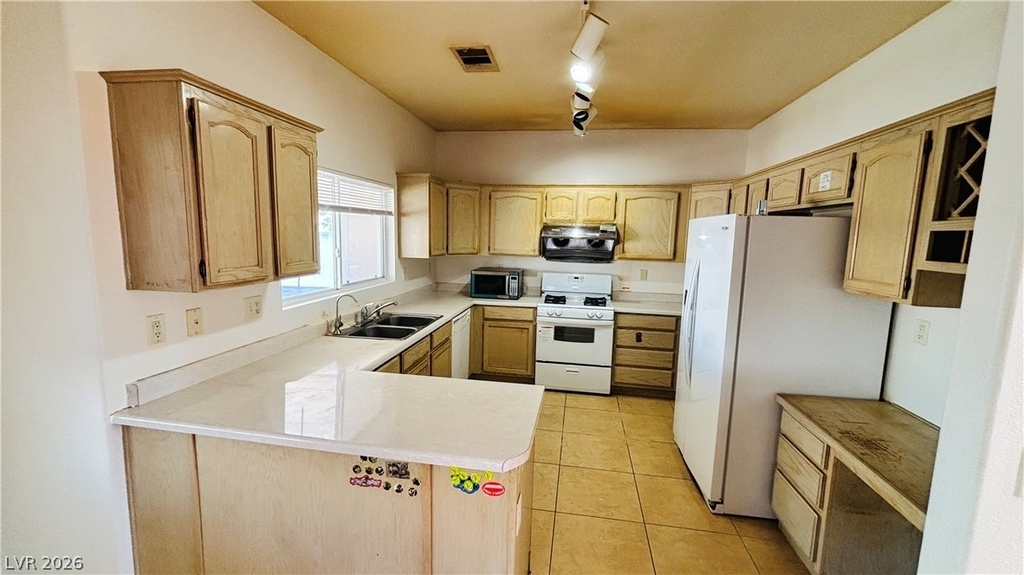 4402 Cinema Avenue - Photo 4