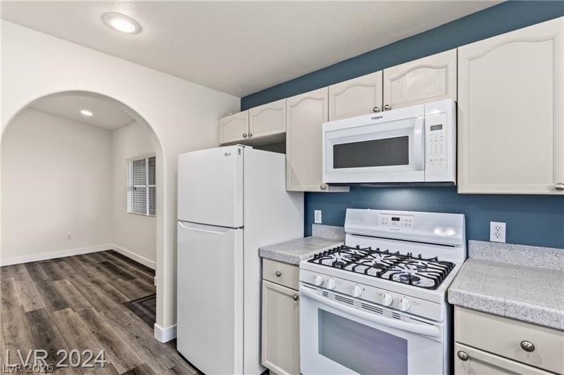 352 Amber Pine Street - Photo 3