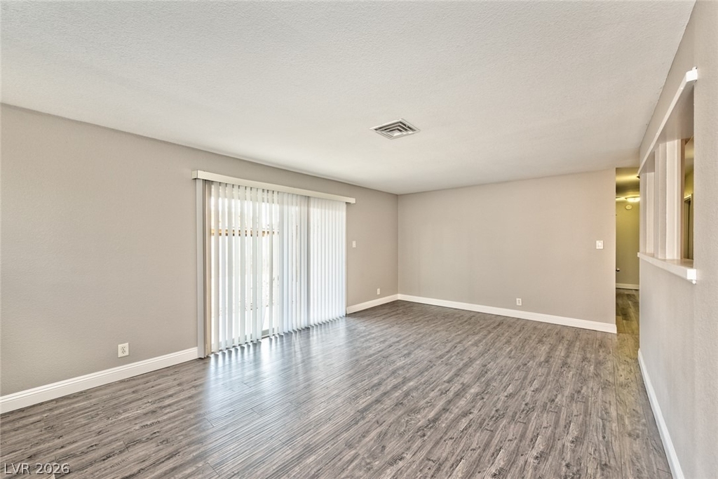 4421 Hillcrest Avenue - Photo 3