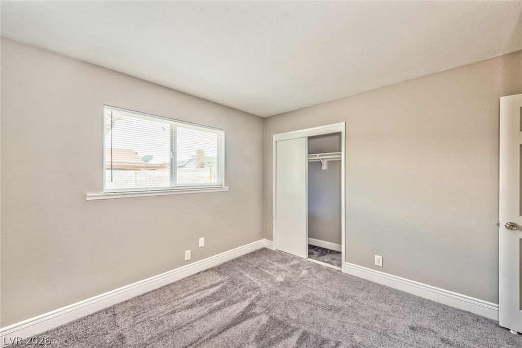 4421 Hillcrest Avenue - Photo 4