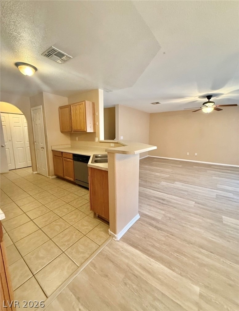 9619 Grapeland Avenue - Photo 2