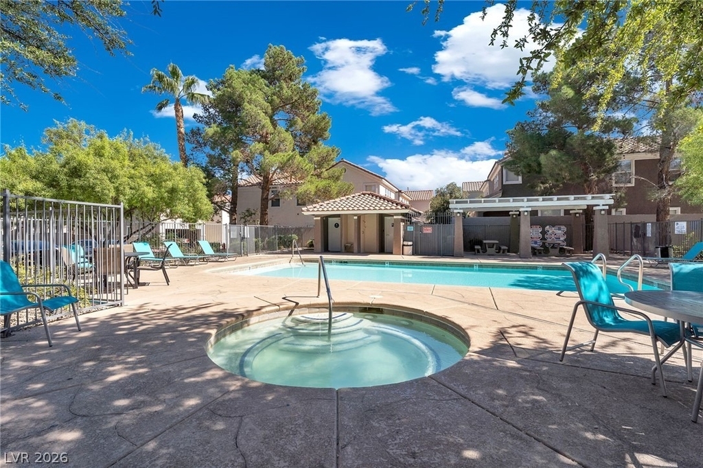 1409 Sycamore Spring Court - Photo 2