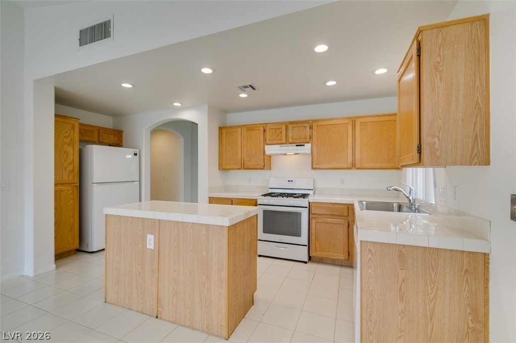 1920 Sondrio Drive - Photo 2