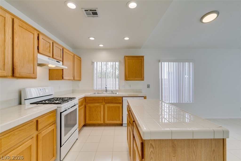1920 Sondrio Drive - Photo 3