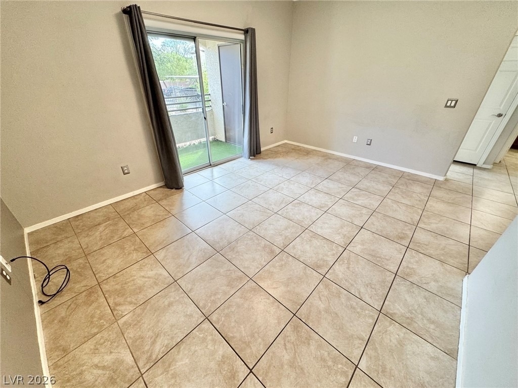 2291 W Horizon Ridge Parkway - Photo 4