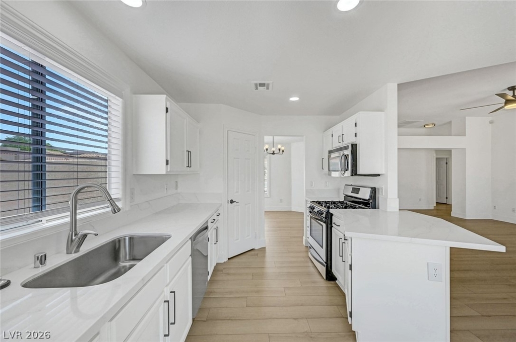400 Breeze Way - Photo 11