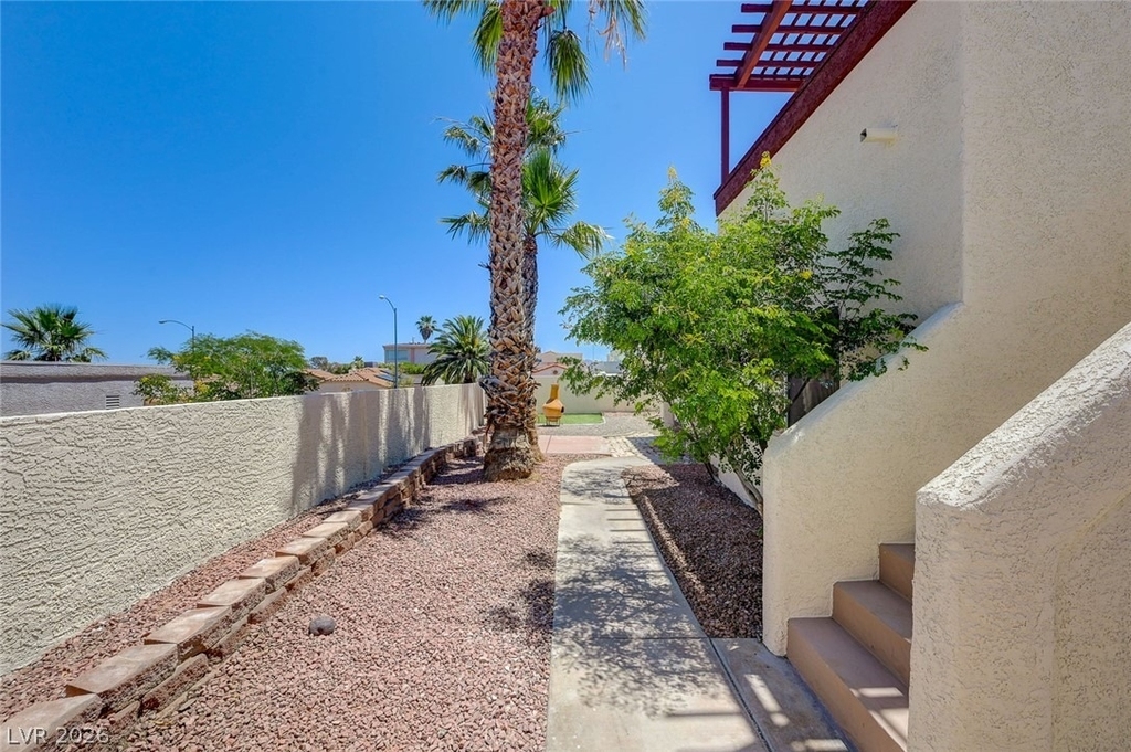 400 Breeze Way - Photo 36