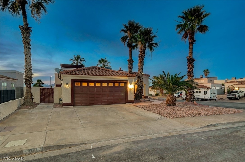 400 Breeze Way - Photo 1