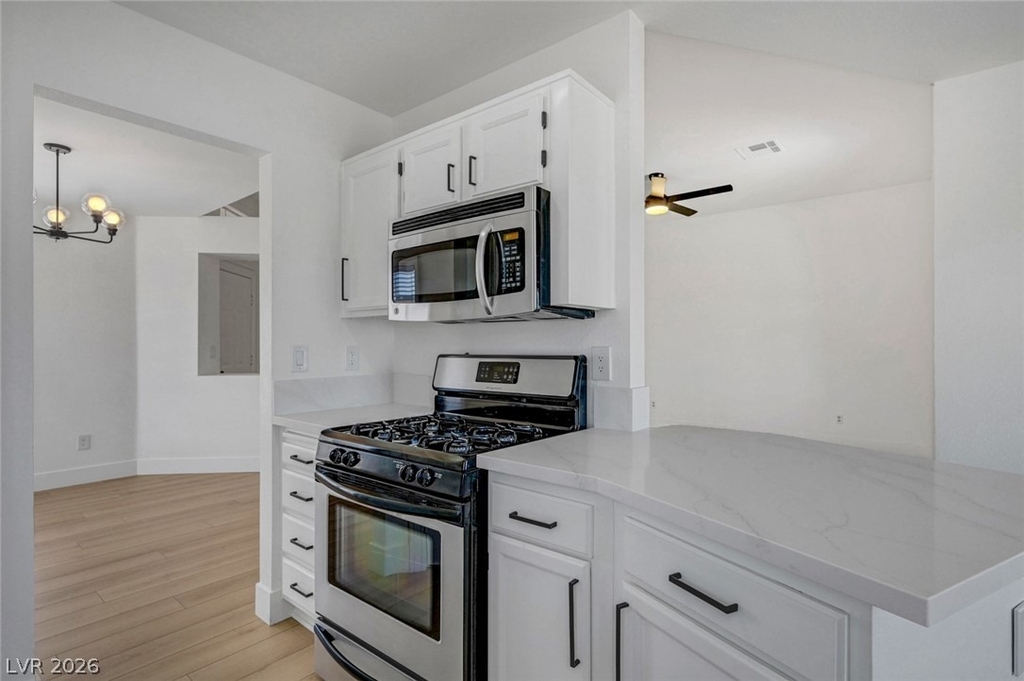 400 Breeze Way - Photo 13