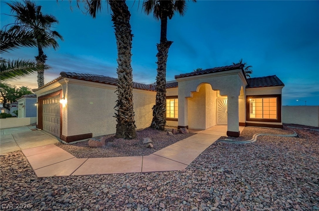 400 Breeze Way - Photo 3