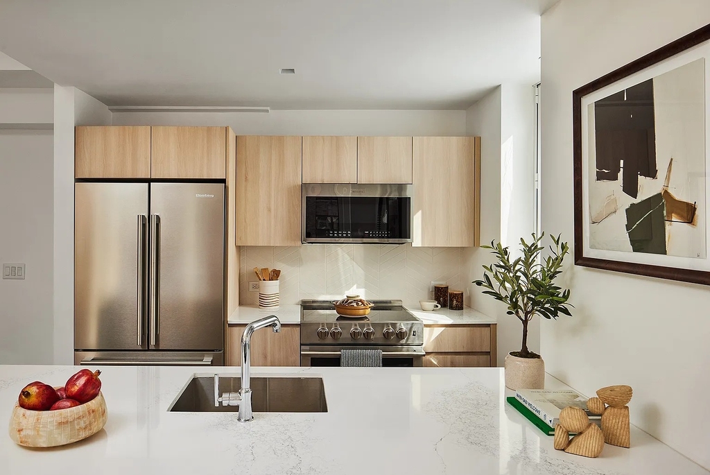 339 West 38th Street - Photo 2
