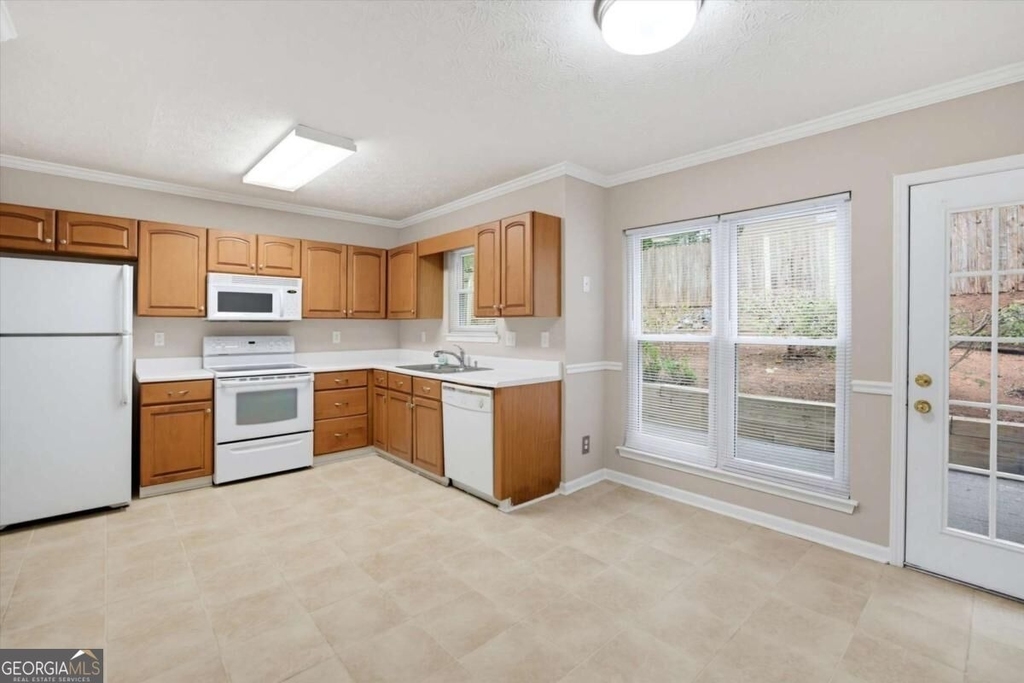 2100 Winsburg Drive Nw - Photo 9