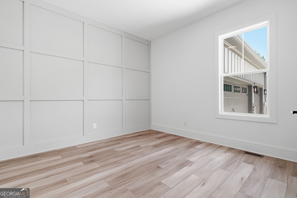 5676 Meadow View Drive - Photo 4