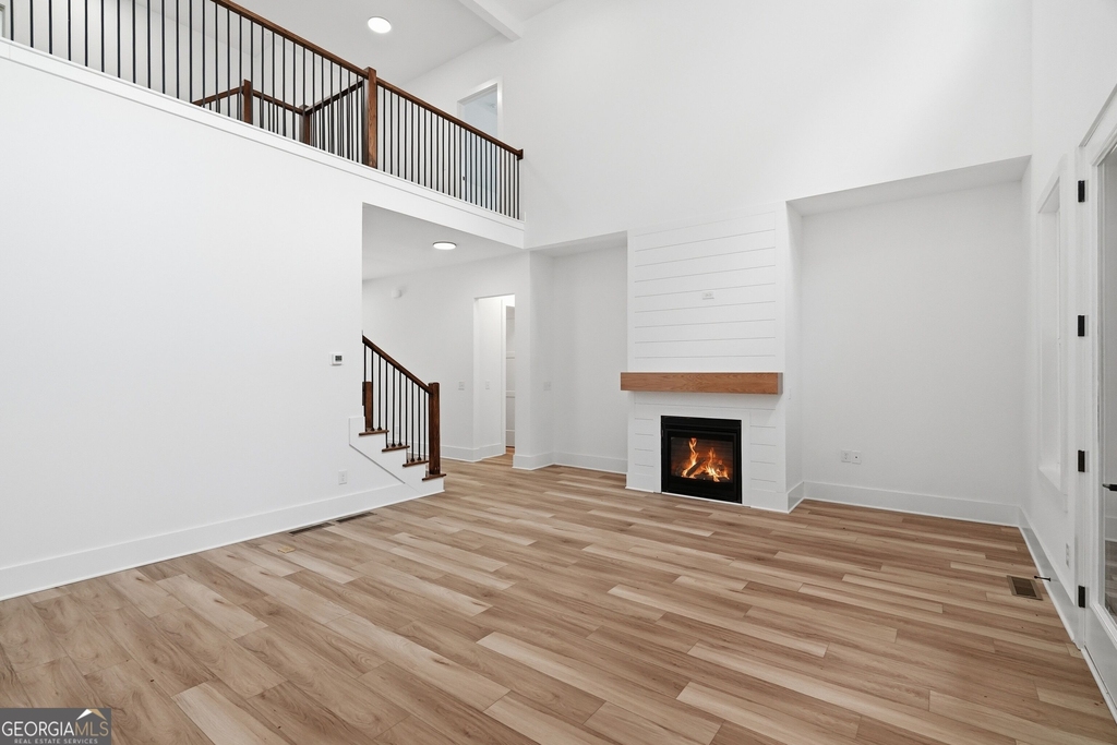 5676 Meadow View Drive - Photo 8