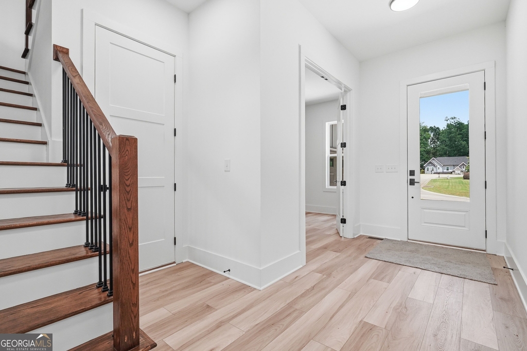 5676 Meadow View Drive - Photo 3