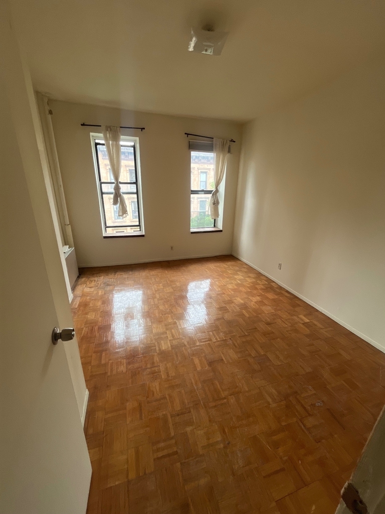 300 East 89th Street, New York, NY 10128 - Photo 17