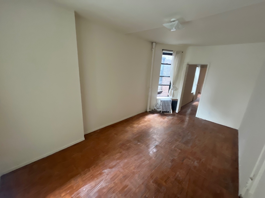 300 East 89th Street, New York, NY 10128 - Photo 8
