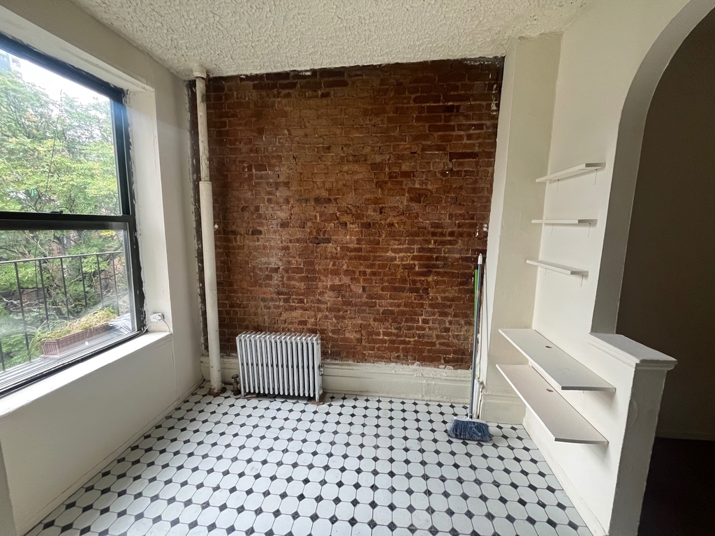 300 East 89th Street, New York, NY 10128 - Photo 2