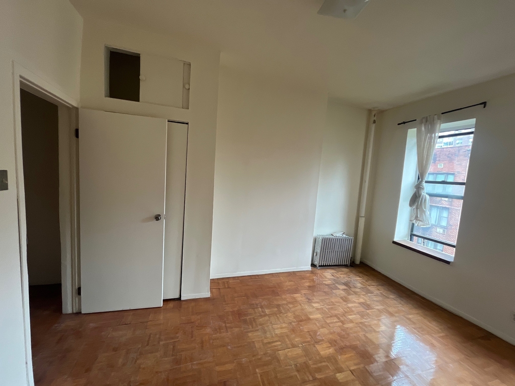 300 East 89th Street, New York, NY 10128 - Photo 18