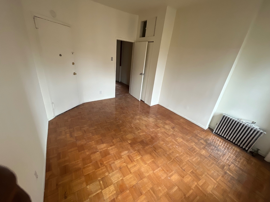 300 East 89th Street, New York, NY 10128 - Photo 15