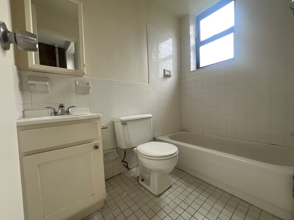 300 East 89th Street, New York, NY 10128 - Photo 13