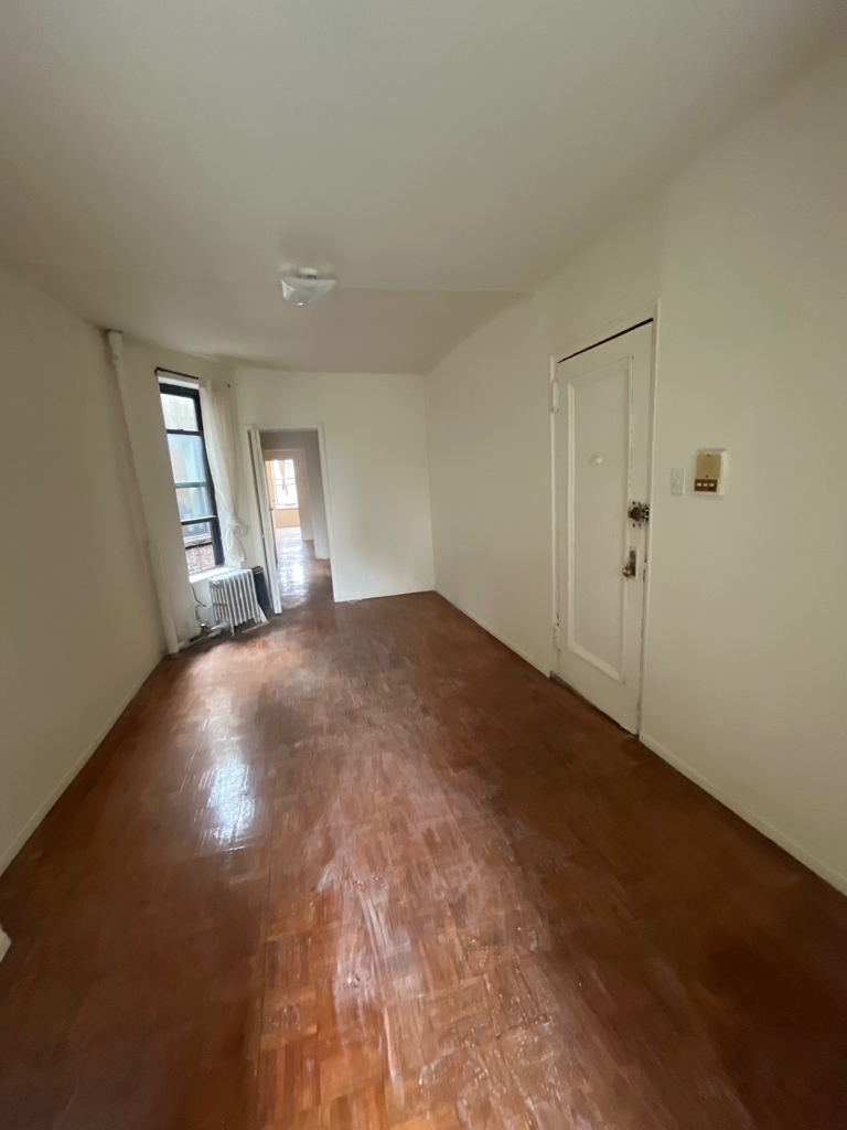 300 East 89th Street, New York, NY 10128 - Photo 4