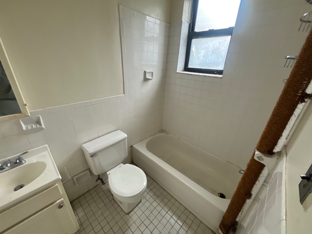 300 East 89th Street, New York, NY 10128 - Photo 11