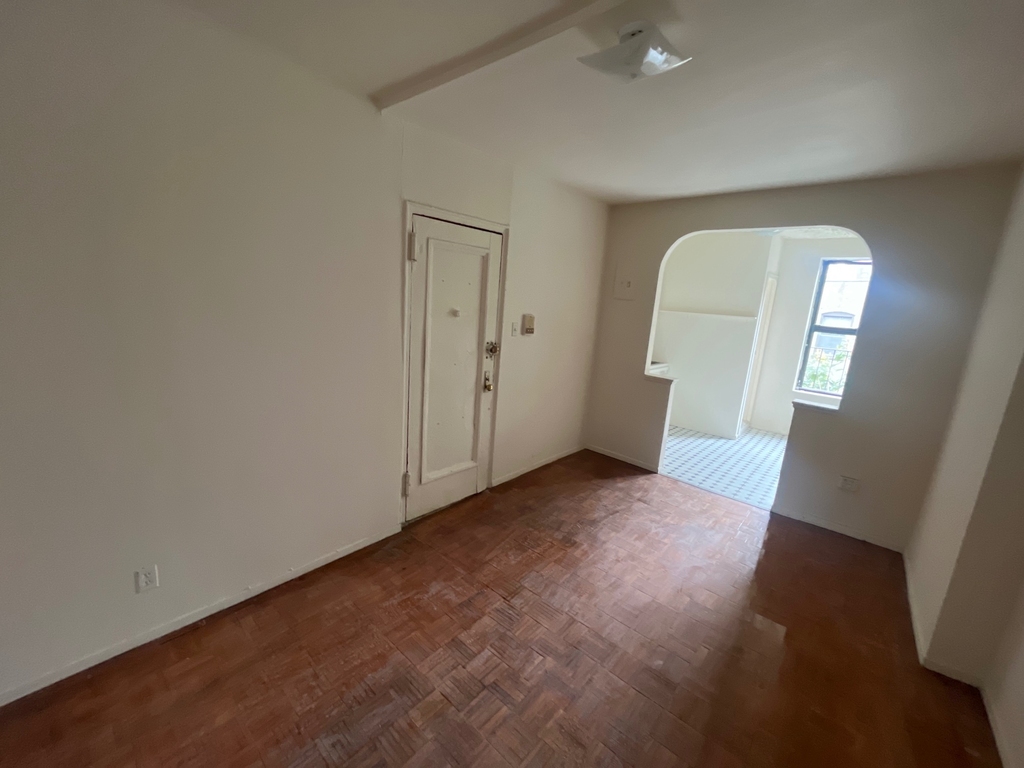 300 East 89th Street, New York, NY 10128 - Photo 3