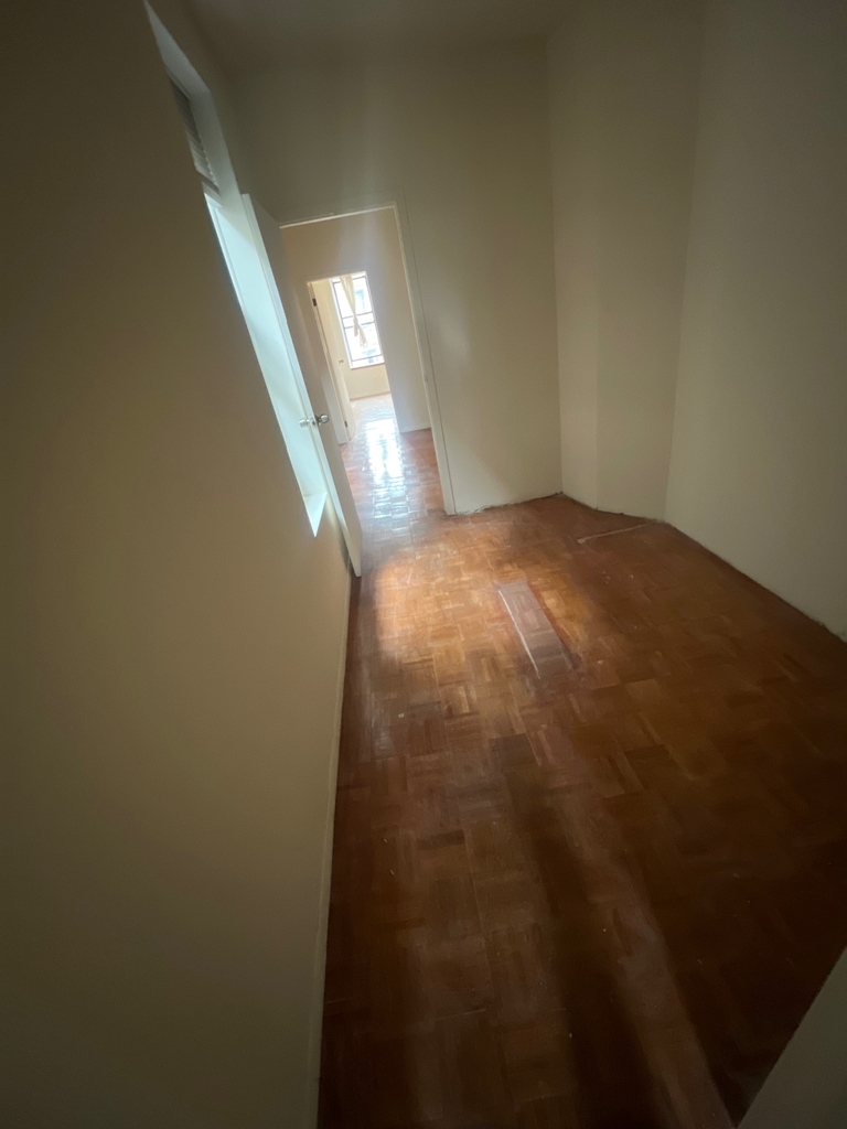 300 East 89th Street, New York, NY 10128 - Photo 5