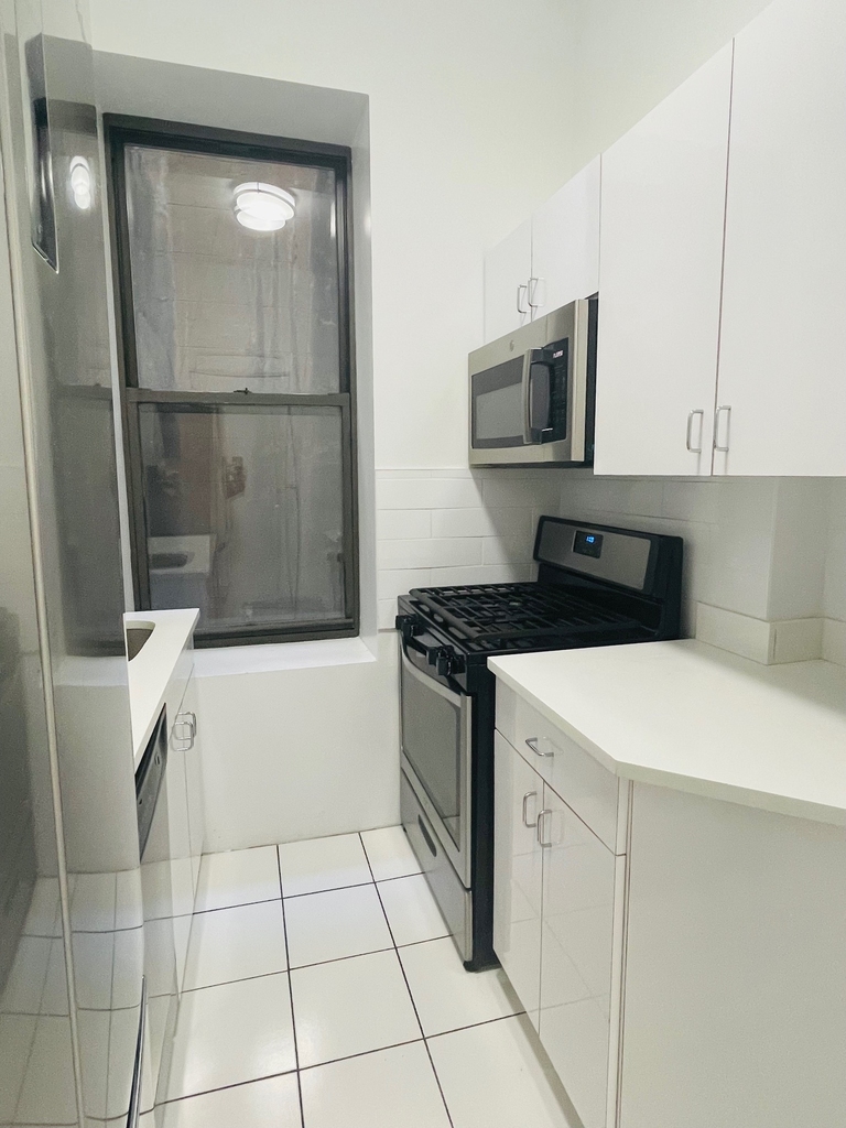 166 West 72nd Street, 2C - Photo 12