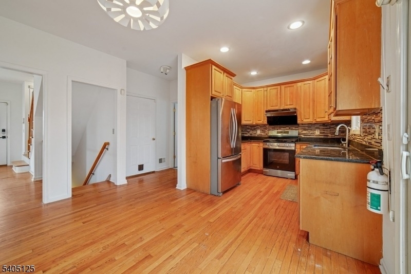 17 Grove St - Photo 7