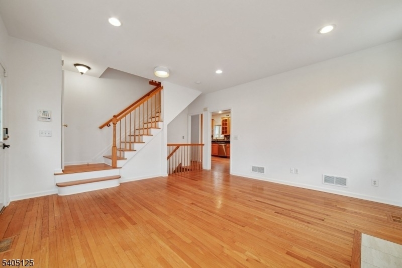 17 Grove St - Photo 2