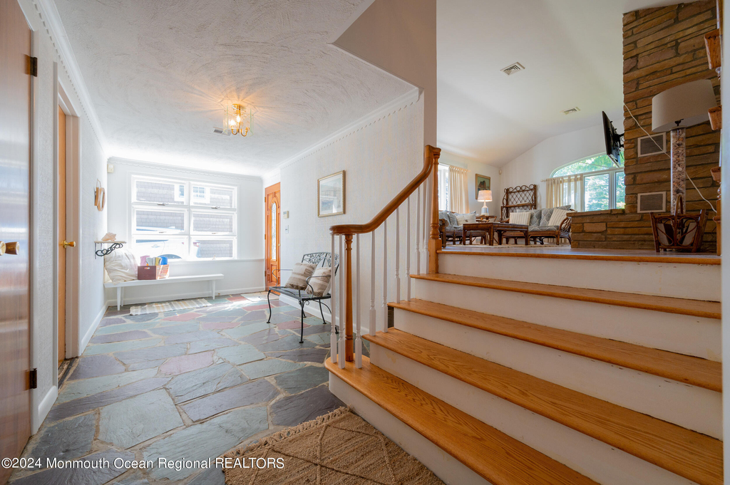 10 Seawood Way - Photo 2