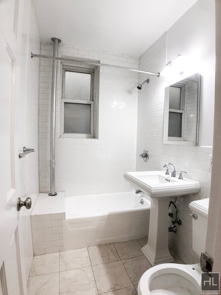 West 11th Street - Photo 4