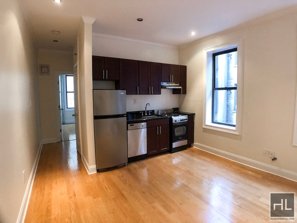 West 11th Street - Photo 3