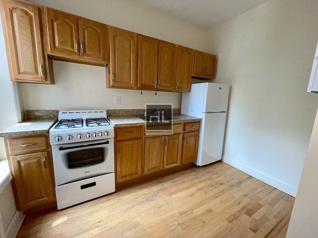 East 14th Street - Photo 2